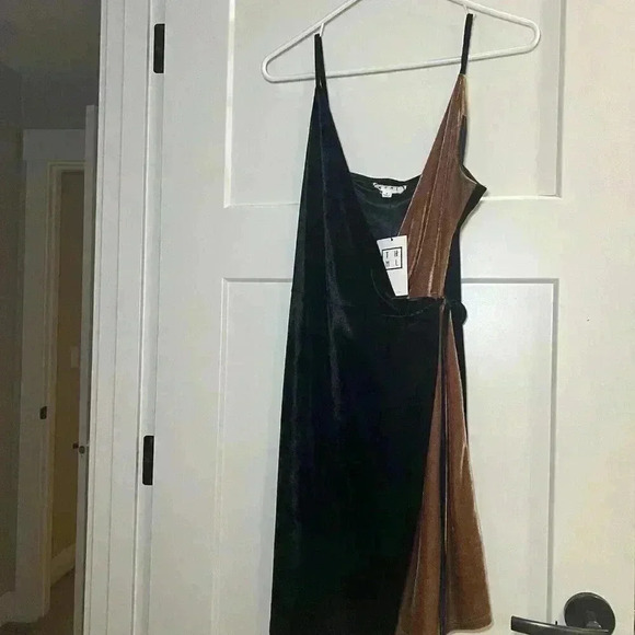 THML Black and Brown Spaghetti Strap Stretch Velvet Wrap Dress Size S NWT - Picture 1 of 8